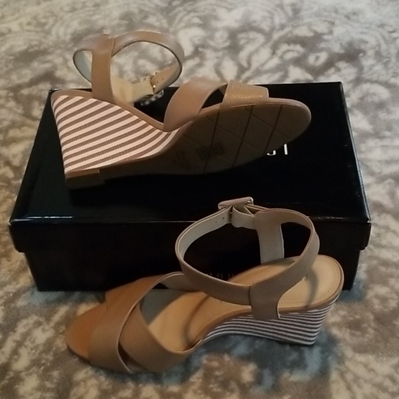 Cappelli Rossi Womens Wedge Sandal - Picture 5 of 8